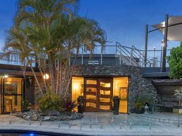 contemporary-door-and-sidelight-entries-5