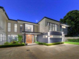 contemporary-pivot-door-and-sidelight-entries-48