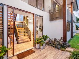 contemporary-pivot-door-and-sidelight-entries-84