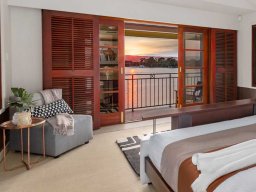 2-sliding-doors-138