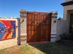 contemporary-gates-106