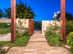 contemporary-gates-109